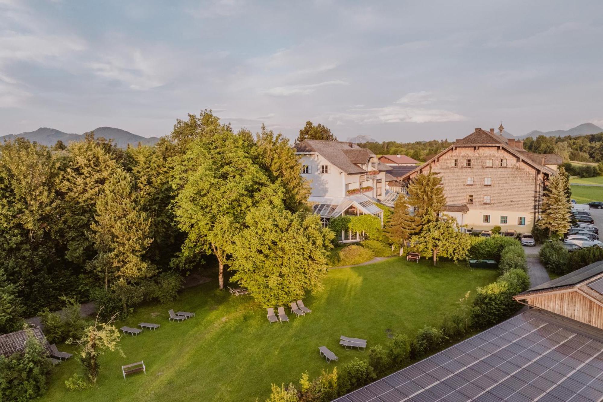 Landhotel Gschirnwirt Eugendorf Exterior photo